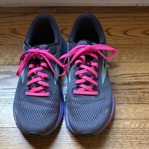 Women's Brooks Ghost 15 Neutral, Size 9